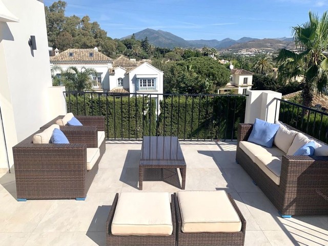 5 Bedrooms Villa in Nueva Andalucía