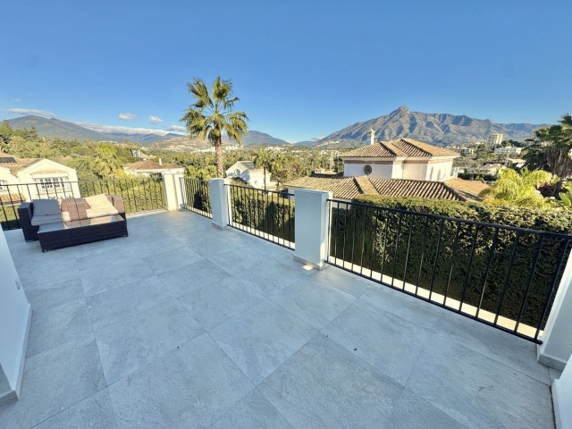 5 Bedrooms Villa in Nueva Andalucía