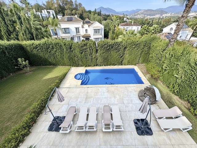5 Bedrooms Villa in Nueva Andalucía