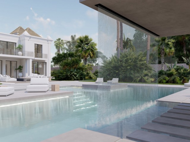 8 Bedrooms Villa in Estepona