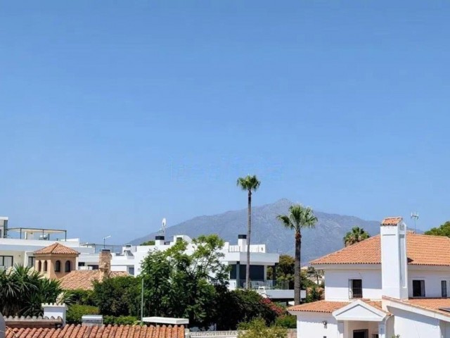 4 Slaapkamer Rijtjeshuis in San Pedro de Alcántara