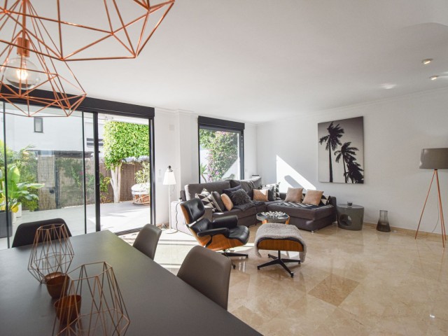 Maison mitoyenne avec 4 Chambres  à San Pedro de Alcántara