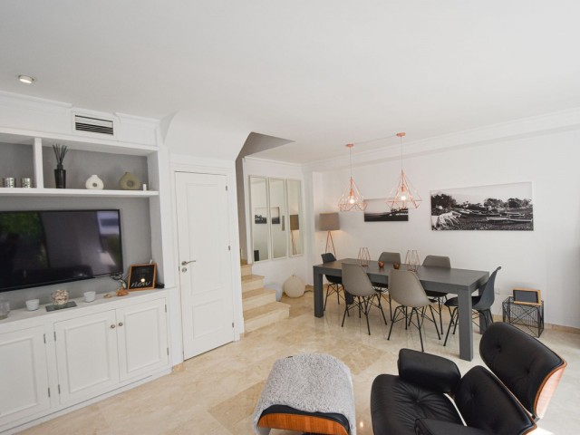 Maison mitoyenne avec 4 Chambres  à San Pedro de Alcántara