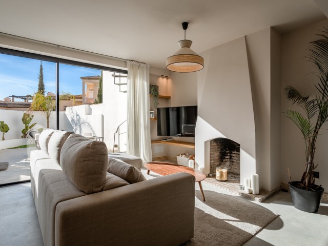 2 Bedrooms Townhouse in Nueva Andalucía