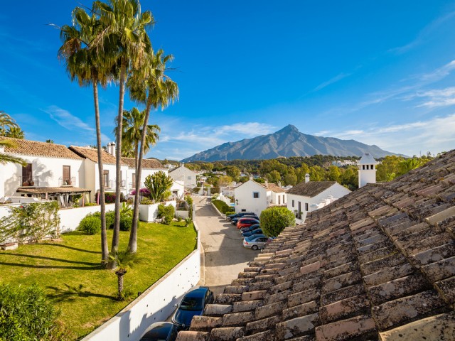 2 Bedrooms Townhouse in Nueva Andalucía