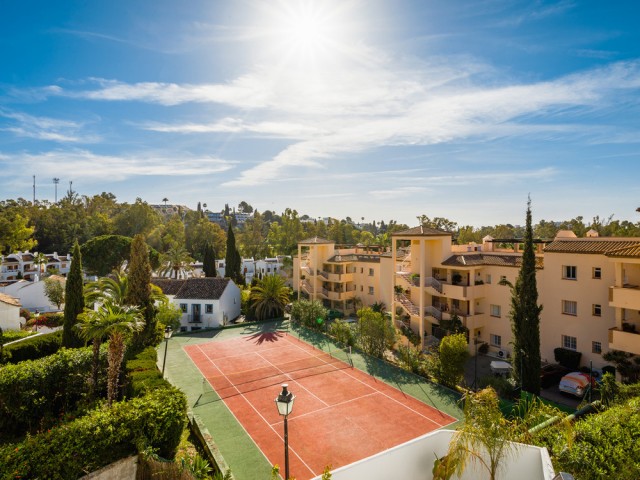 2 Bedrooms Townhouse in Nueva Andalucía