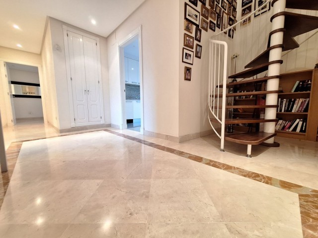 Apartamento con 3 Dormitorios  en Nueva Andalucía