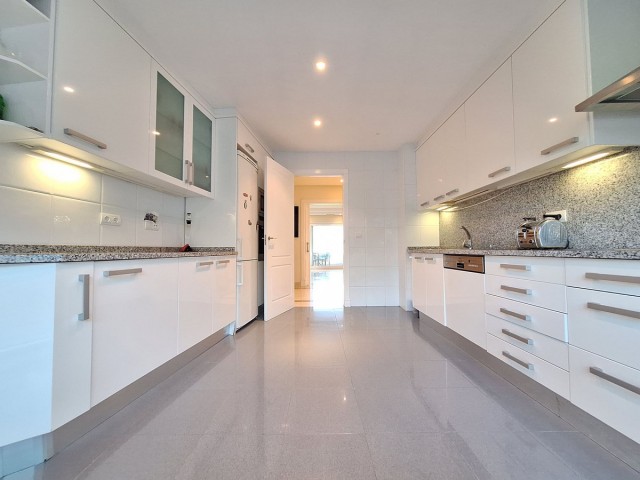 Apartamento con 3 Dormitorios  en Nueva Andalucía