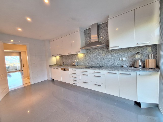 Apartamento con 3 Dormitorios  en Nueva Andalucía