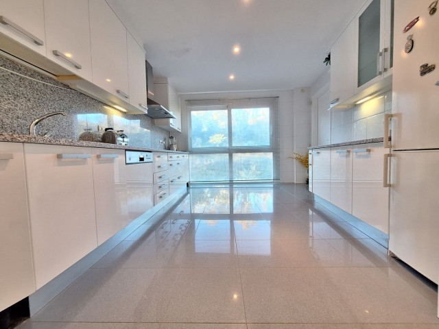 Apartamento con 3 Dormitorios  en Nueva Andalucía