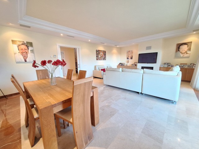 Apartamento con 3 Dormitorios  en Nueva Andalucía