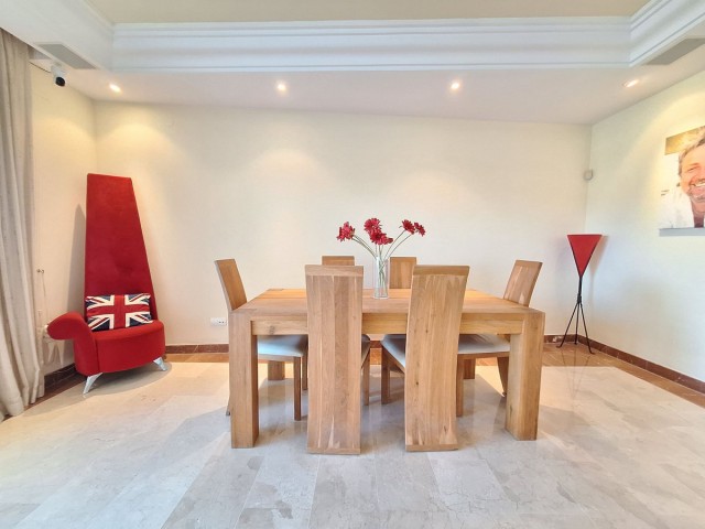 Apartamento con 3 Dormitorios  en Nueva Andalucía