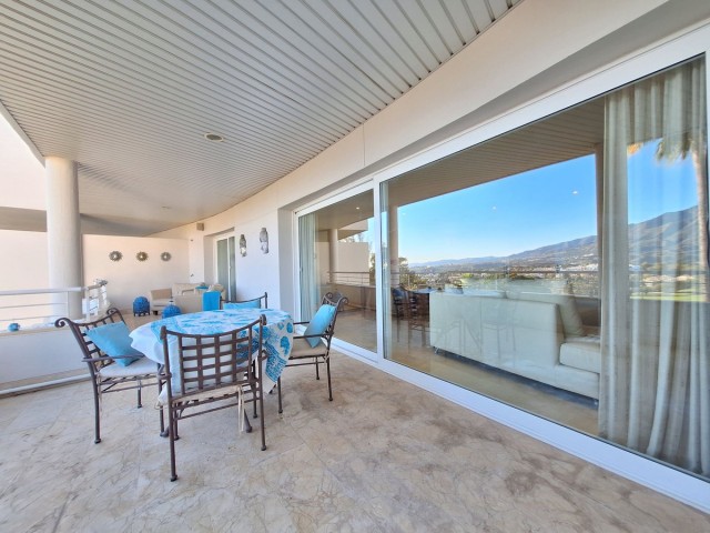 Apartamento con 3 Dormitorios  en Nueva Andalucía