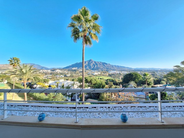 Apartamento con 3 Dormitorios  en Nueva Andalucía