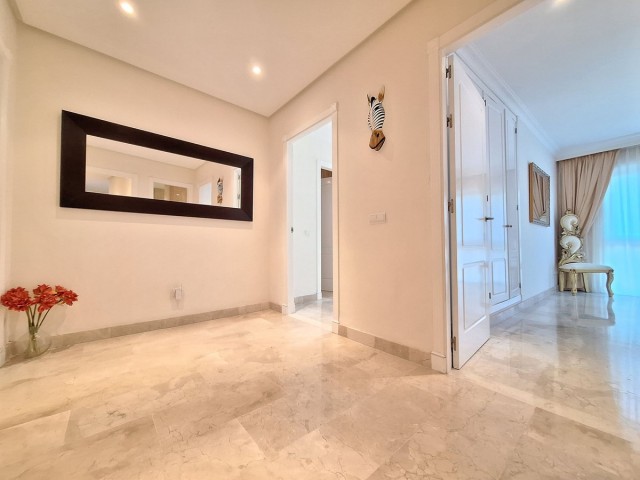 Apartamento con 3 Dormitorios  en Nueva Andalucía