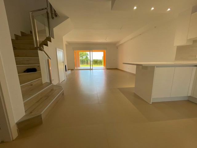 Maison mitoyenne avec 3 Chambres  à Benahavís