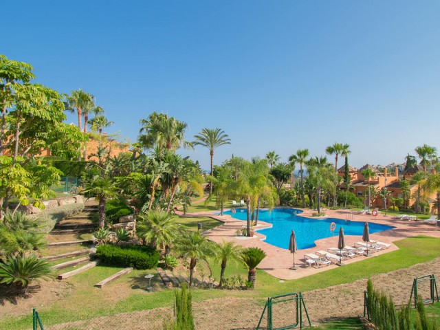 Maison mitoyenne avec 3 Chambres  à Benahavís