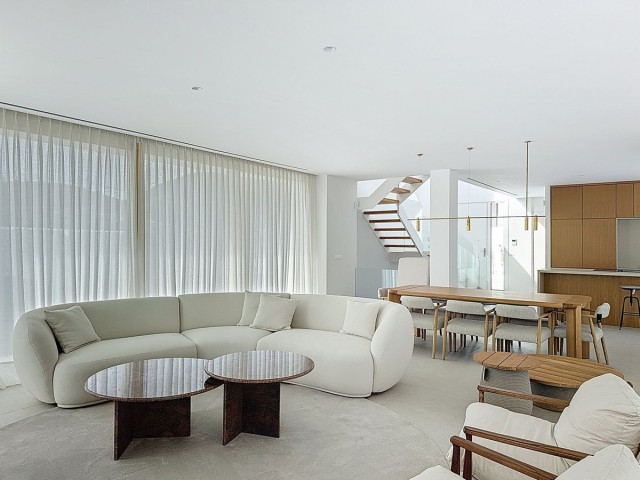 Villa con 6 Dormitorios  en Málaga