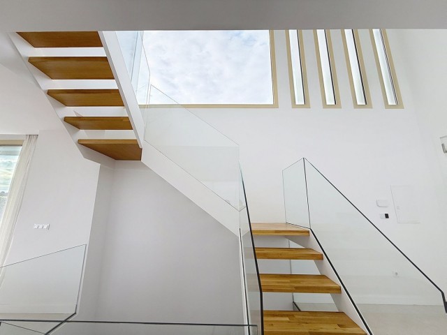 Villa con 6 Dormitorios  en Málaga