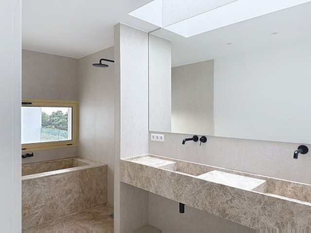 Villa con 6 Dormitorios  en Málaga