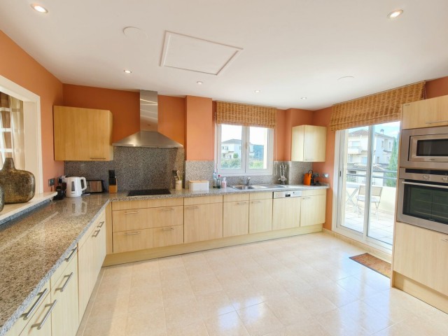 3 Makuuhuoneen Huoneisto San Roque Club