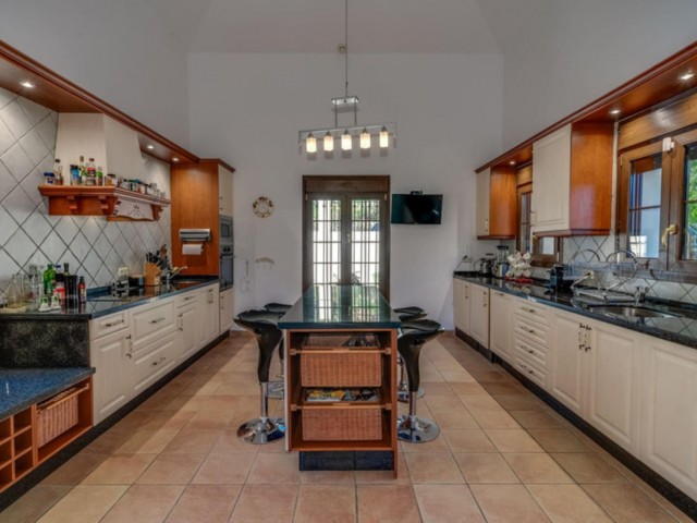 5 Slaapkamer Villa in Benahavís