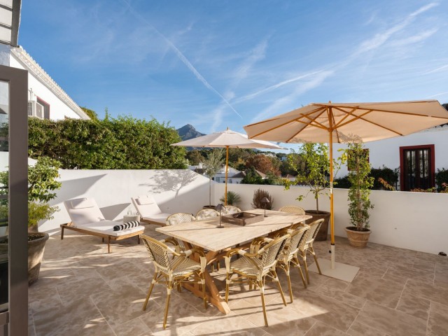 2 Bedrooms Townhouse in Nueva Andalucía