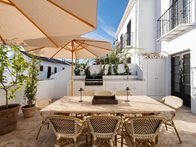 2 Bedrooms Townhouse in Nueva Andalucía