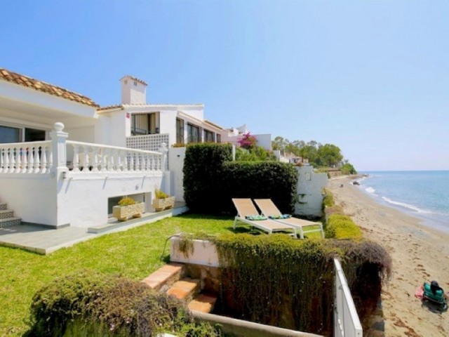2 Bedrooms Villa in Estepona