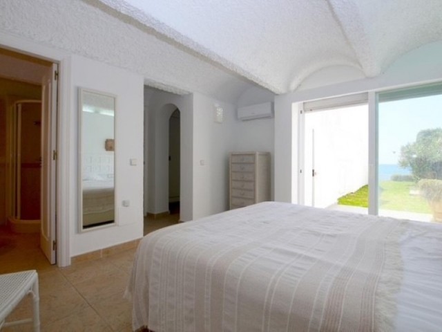 2 Bedrooms Villa in Estepona