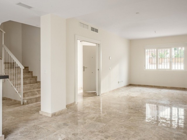 3 Bedrooms Villa in Nueva Andalucía