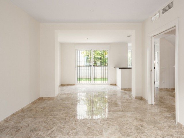 3 Bedrooms Villa in Nueva Andalucía