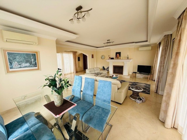 Villa avec 5 Chambres  à Casares