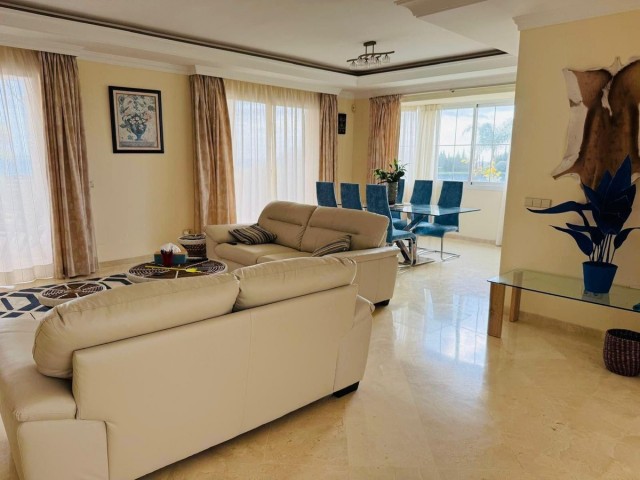 Villa avec 5 Chambres  à Casares