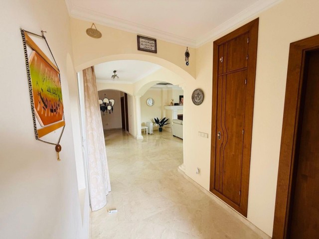 Villa avec 5 Chambres  à Casares