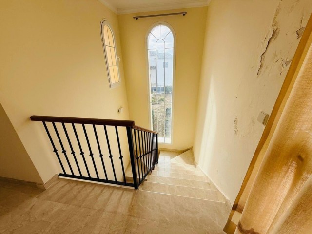 Villa avec 5 Chambres  à Casares