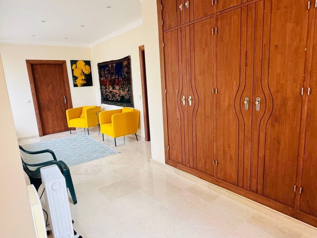 Villa avec 5 Chambres  à Casares