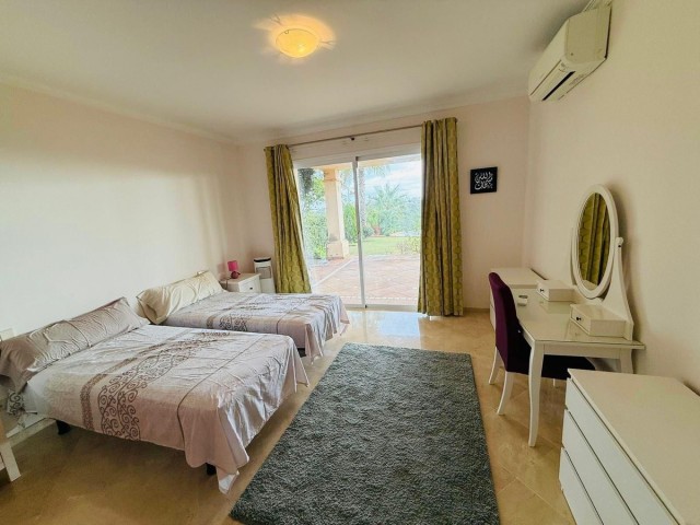 Villa avec 5 Chambres  à Casares