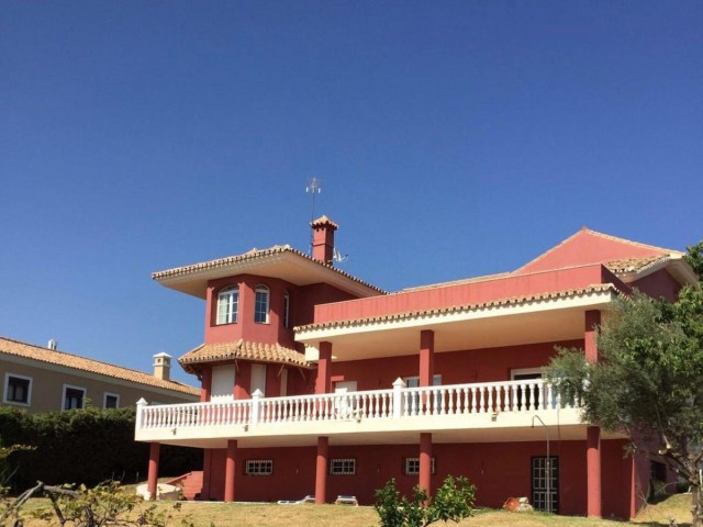 5 Bedrooms Villa in New Golden Mile