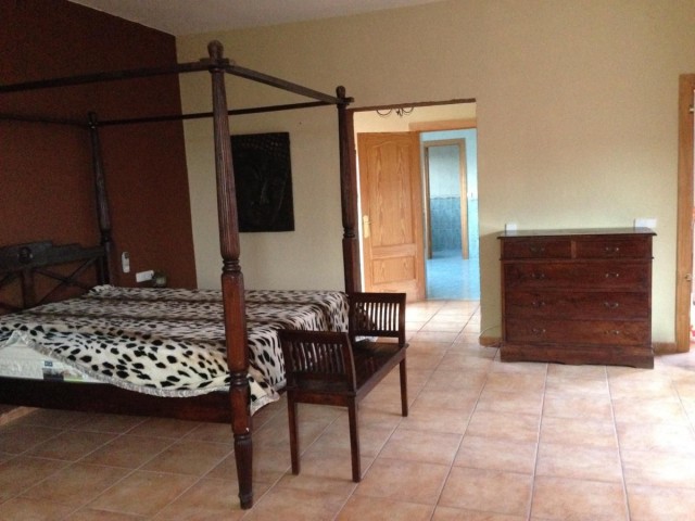 5 Bedrooms Villa in New Golden Mile