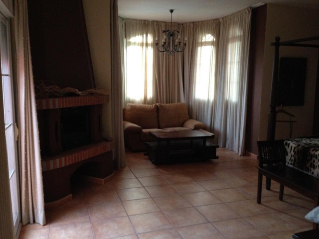 5 Bedrooms Villa in New Golden Mile