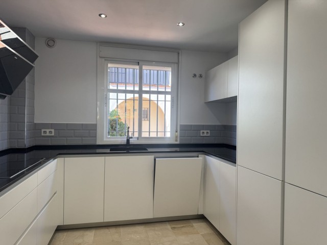 5 Bedrooms Townhouse in Marbella