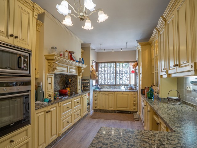 5 Bedrooms Villa in Nueva Andalucía