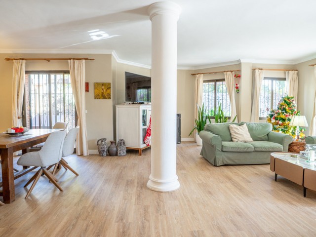 5 Bedrooms Villa in Nueva Andalucía