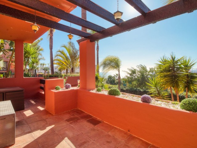 Maison mitoyenne avec 4 Chambres  à Manilva