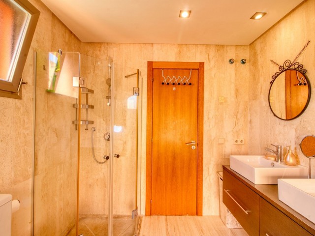 4 Bedrooms Townhouse in Manilva