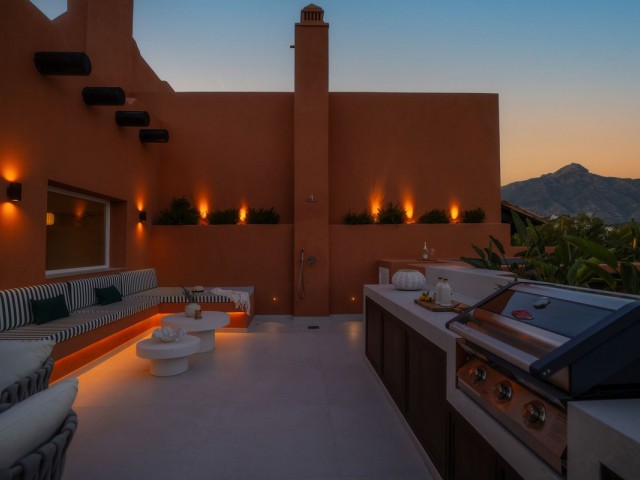 4 Bedrooms Apartment in Nueva Andalucía