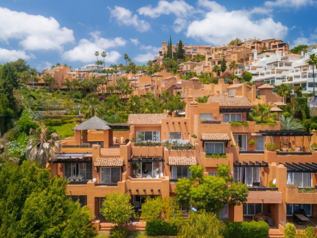 4 Bedrooms Apartment in Nueva Andalucía