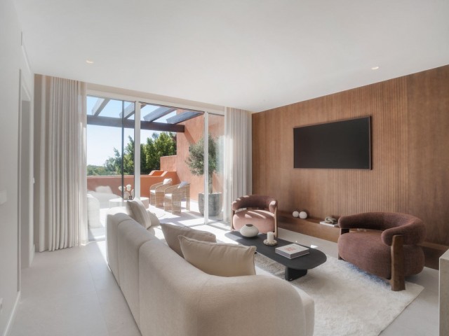 4 Bedrooms Apartment in Nueva Andalucía