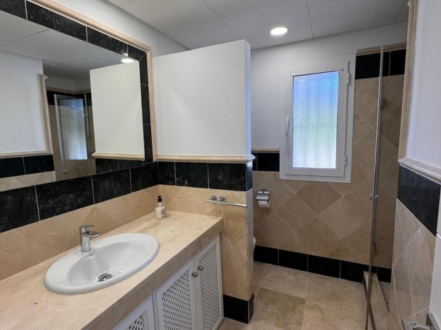 3 Makuuhuoneen Huvila San Roque Club